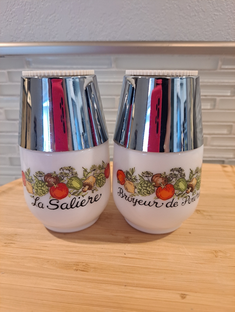 GEMCO La Saliere Le Poivrier Milk Glass Salt & Pepper Shakers 4"